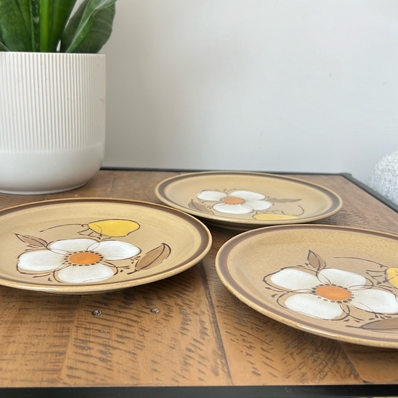 3 Vintage Hearthside Hand Painted Stoneware Side Plates - Painted in Japan - Picture 5 of 6